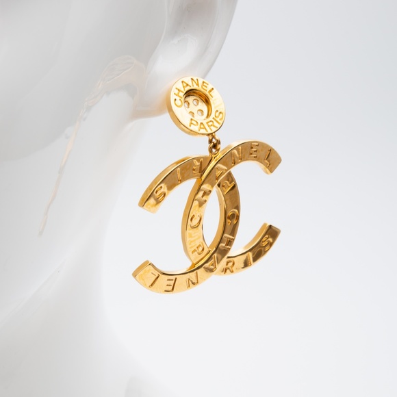 CHANEL RUNWAY BUTTON METAL LOGO LARGE DANGLE DROP STATEMENT EARRINGS (2021) - Picture 5 of 5